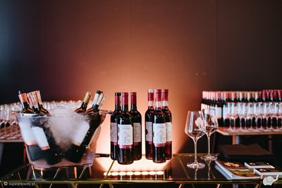 Romantyczna degustacja win w mazowieckiej Toskanii i winem w prezencie - Winnica Dwórzno dla dwojga