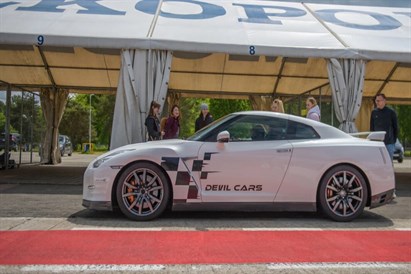 Pojedynek Devil-Cars: jazda Nissanem GT-R i Audi R8 po wybranym torze!