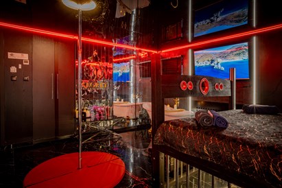 Noc dla zakochanych w Secret Apartament – Champagne Red VIP w Gdańsku