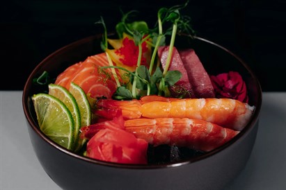 Sushi z przyjaciółmi w Suszarni we Wrocławiu (Hubska)
