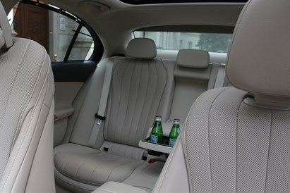 Prywatny szofer na wieczór – Mercedes E Class dla dwojga