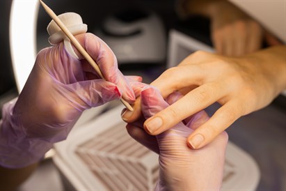 Manicure klasyczny - pielęgnacja dłoni w Doll Beauty Studio Kraków