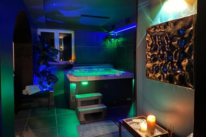 Wynajem strefy saun i jacuzzi na wyłączność z przekąskami i winem - Strefa Saun Viva La Vida