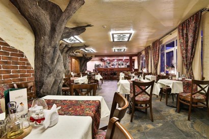 Ekskluzywny pobyt w Hotelu Jawor z wieczornym grillem, kręglami i basenem