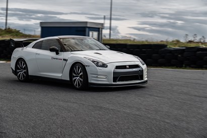 Jazda Nissanem GTR z filmowaniem
