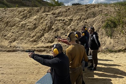Strzelanie standardowe - niedzielne szkolenie na strzelnicy z instruktorem - Warszawa