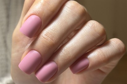 Manicure hybrydowy i ekskluzywna stylizacja brwi - Ninails & Beauty Warszawa