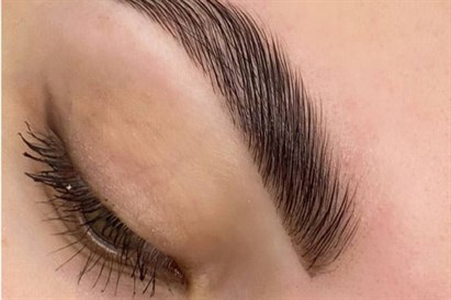Rytuał perfekcyjnych brwi w Ninails & Beauty Warszawa