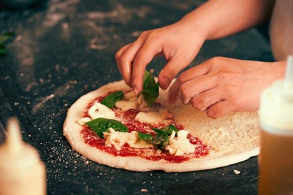 Warsztaty robienia pizzy i kolacja dla grupy przyjaciół w San Giovanni