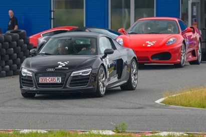 Devil-Cars – pojedynek Ferrari F430 vs Audi R8 na torze w Bednarach