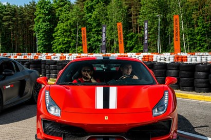 Jazda Ferrari 488 Pista – 1 lub 2 okrążenia na Torze Poznań | 735 KM 
