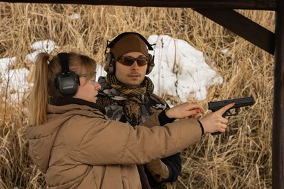 Strzelanie dla kobiet - niedzielne szkolenie na strzelnicy z instruktorem - Warszawa