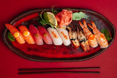 Sushi z przyjaciółmi w Suszarni we Wrocławiu (Czarnieckiego)