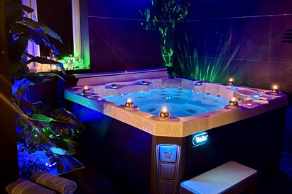 Wynajem strefy saun i jacuzzi na wyłączność z przekąskami i winem - Strefa Saun Viva La Vida