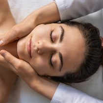 Naturalny eliksir młodości: masaż kobido w Clinic Bel-étage