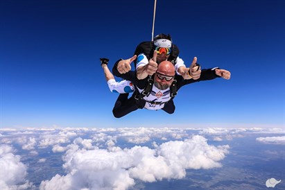 Skok spadochronowy z filmowaniem z ręki - SkyDive Warszawa