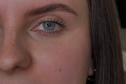 Koloryzacja + regulacja brwi - szybka metamorfoza spojrzenia w Doll Beauty Studio Kraków