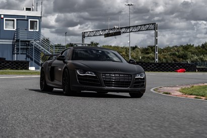 Super tata w Audi R8 V10 – jazda na wybranym torze wyścigowym!