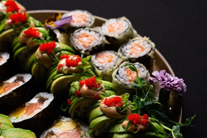Sushi z przyjaciółmi w Suszarni we Wrocławiu (Brodzka)