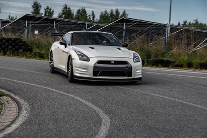 Jazda Nissanem GTR z filmowaniem