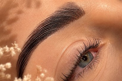 Rytuał perfekcyjnych brwi w Ninails & Beauty Warszawa
