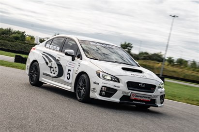 Jazda Subaru Impreza STI po torze