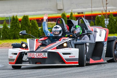 KTM X- Bow vs Ariel Atom