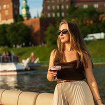 Wieczorny rejs z drinkiem po Wiśle w Krakowie – romantyczny prezent
